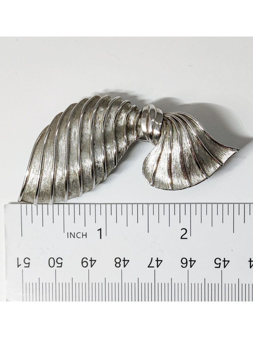Vintage 1950-60s Signed Crown Trifari Brushed Silver Plated Bow Brooch 2-5/8"